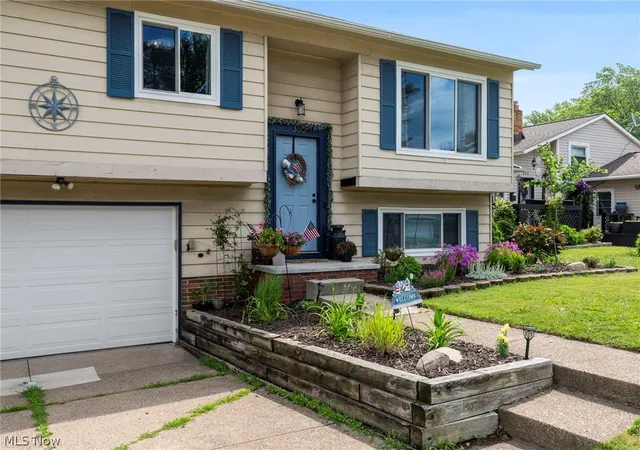 Homes for sale in Eastlake, OH | 335 Bayshore Dr, Eastlake, OH 44095 | MLS# 5218039