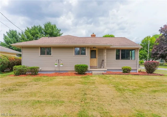 1st image of 2163 Hollywood St Ne, Warren, OH 44483 | MLS# 5220473