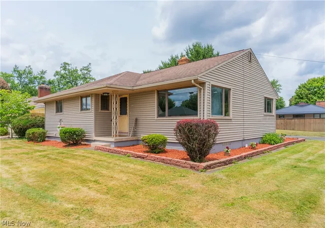 2nd image of 2163 Hollywood St Ne, Warren, OH 44483 | MLS# 5220473