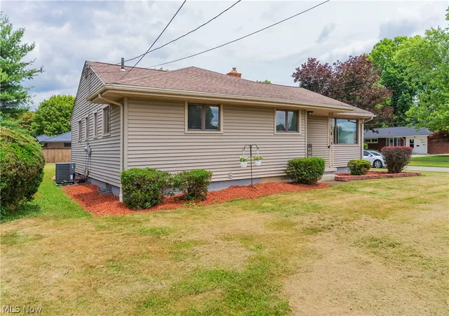 3rd image of 2163 Hollywood St Ne, Warren, OH 44483 | MLS# 5220473