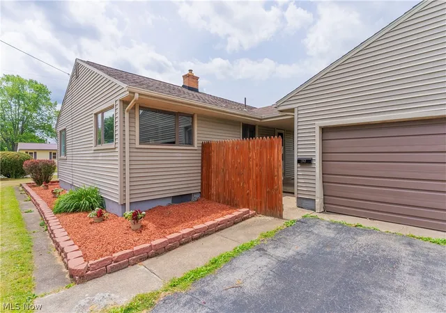 4th image of 2163 Hollywood St Ne, Warren, OH 44483 | MLS# 5220473