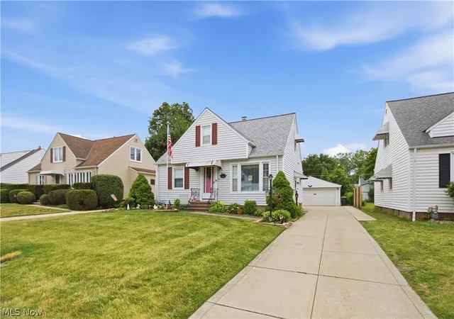 2nd image of 2212 Larchmont Dr, Wickliffe, OH 44092 | MLS# 5220595