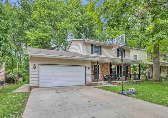 2nd image of 1009 Washington Dr, Grafton, OH 44044 | MLS# 5220554