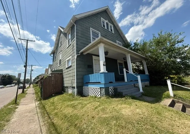 Photo 3 of Single family home for sale at 1039 Arlington Ave Sw, Canton, OH 44706 | MLS# 5220618 | Listing updated on 2026-07-21