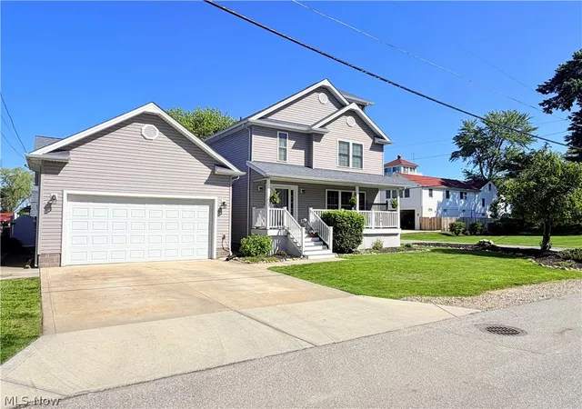 Homes for sale in Eastlake, OH | 35975 Matoma Blvd, Eastlake, OH 44095 | MLS# 5220451