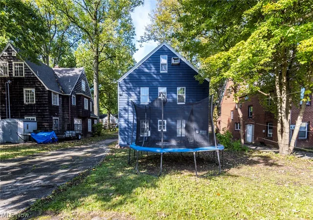 4th image of 4337-4339 Chester Dr, Youngstown, OH 44512 | MLS# 5217746
