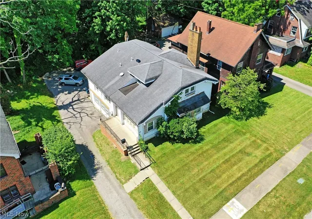 3rd image of 21 Indiana Ave, Youngstown, OH 44505 | MLS# 5220625