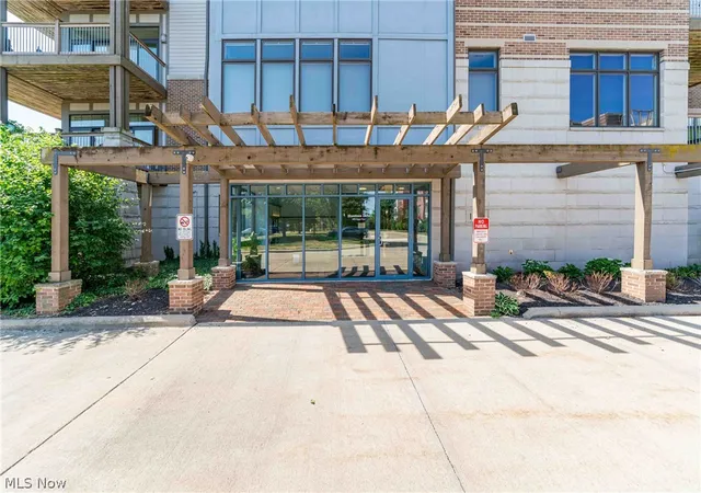 2nd image of 1403 Copper Trace, Cleveland Heights, OH 44118