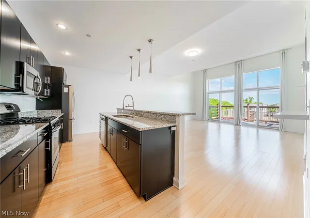 4th image of 1403 Copper Trace, Cleveland Heights, OH 44118