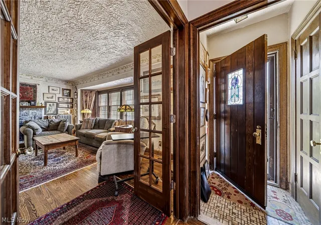 2nd image of 19621 Sussex Rd, Beachwood, OH 44122 | MLS# 5213778