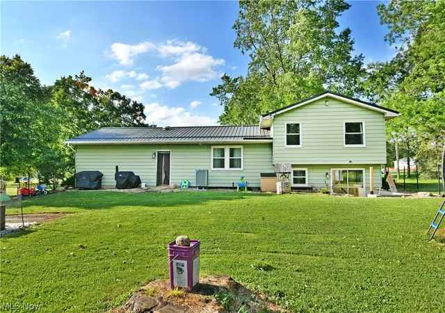 4th image of 2484 Mahan Denman Rd, Cortland, OH 44410 | MLS# 5220478