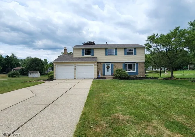 Photo 2 of Sale Pending at 900 Berkshire Dr, Macedonia, OH 44056 | MLS# 5220740 | Listing updated on 2026-07-08