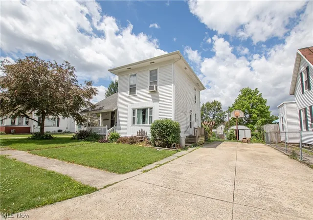 Homes for sale in Bucyrus, OH | 909 Maple St, Bucyrus, OH 44820 | MLS# 5220539