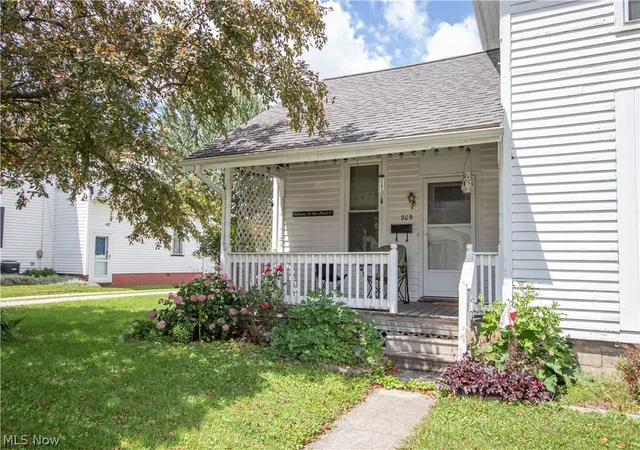 Homes for sale in Bucyrus, OH | 909 Maple St, Bucyrus, OH 44820 | MLS# 5220539