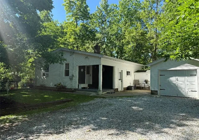 1st image of 906 Dora Ln, Aurora, OH 44202 | MLS# 5220606