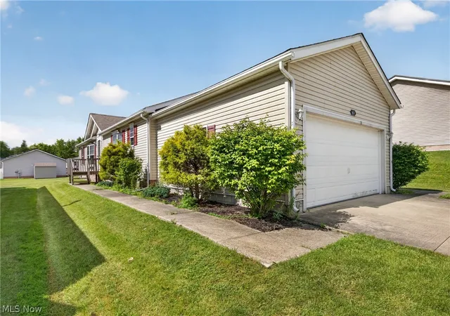 3rd image of 668 Woodlawn Rd, Chardon, OH 44024 | MLS# 5220671