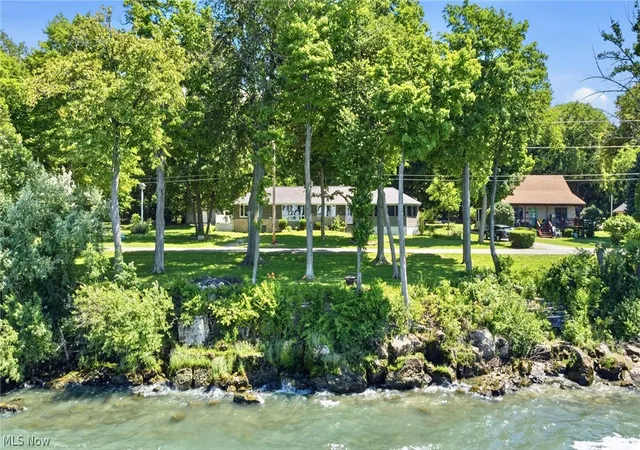 Homes for sale in Kelleys Island, OH | 1036 W Lakeshore Dr, Kelleys Island, OH 43438 | MLS# 5220771
