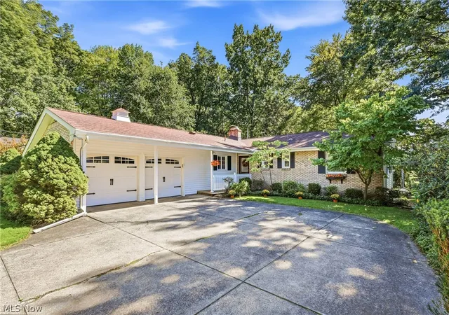Photo 1 of Single family home for sale at 8564 Squires Ln Ne, Warren, OH 44484 | MLS# 5220809 | Listing updated on 2026-10-01