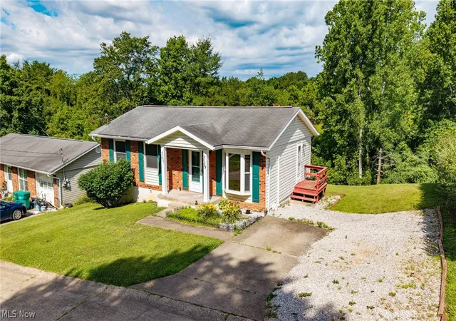 Homes for sale in Parkersburg, WV | 2481 Meadowview Dr, Parkersburg, WV 26104 | MLS# 5220837