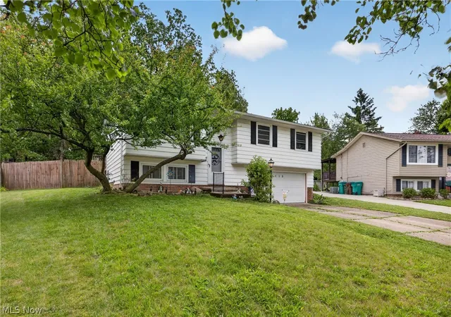 Homes for sale in Parma, OH | 5415 Amherst Dr, Parma, OH 44129 | MLS# 5210891