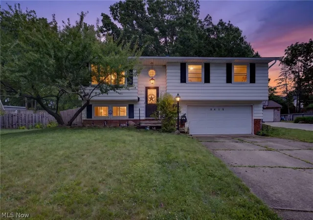 Homes for sale in Parma, OH | 5415 Amherst Dr, Parma, OH 44129 | MLS# 5210891