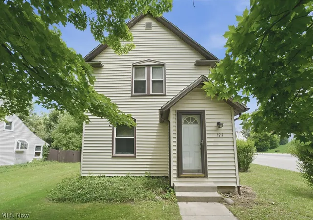 1st image of 123 E State St, Barberton, OH 44203 | MLS# 5220634