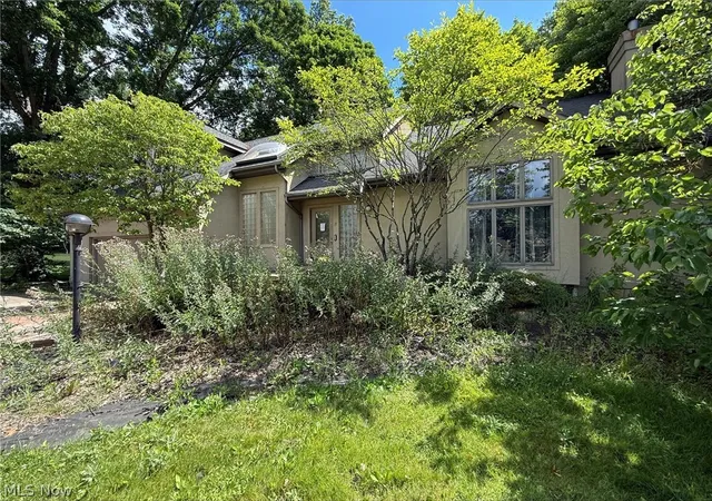 Photo 1 of Sale Pending at 5755 Logan Arms Dr, Girard, OH 44420 | MLS# 5220886 | Listing updated on 2026-08-02
