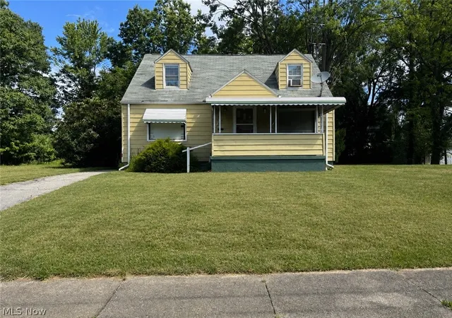 1st image of 372 E Philadelphia Ave, Youngstown, OH 44507 | MLS# 5220874