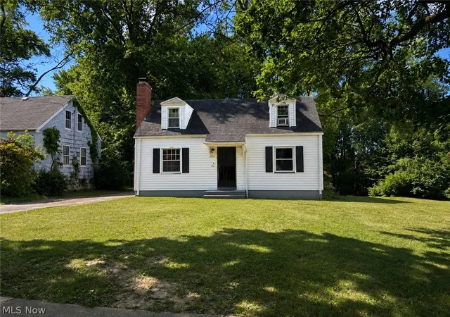 1st image of 451 W Hylda Ave, Youngstown, OH 44511 | MLS# 5220865