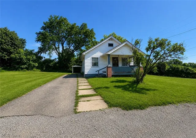 Single family home for sale at 642 Lee Ave, Youngstown, OH 44502 | MLS# 5220858