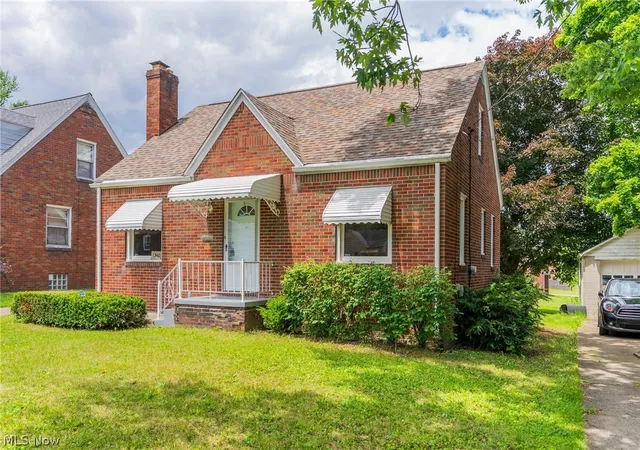 Photo 3 of Sale Pending at 1340 E Boston Ave, Youngstown, OH 44502 | MLS# 5220925 | Listing updated on 2026-08-17