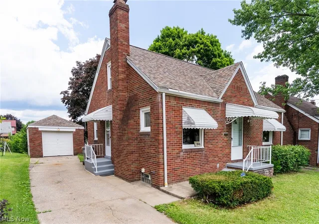 Photo 3 of Sale Pending at 1340 E Boston Ave, Youngstown, OH 44502 | MLS# 5220925 | Listing updated on 2026-08-17