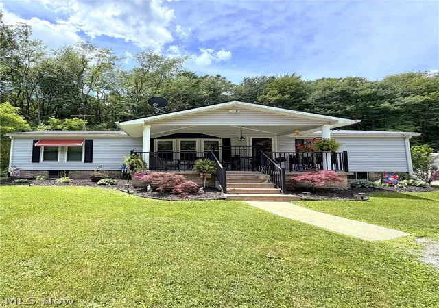 Homes for sale in Wellsville, OH | 17015 Mcintosh Rd, Wellsville, OH 43968 | MLS# 5202422