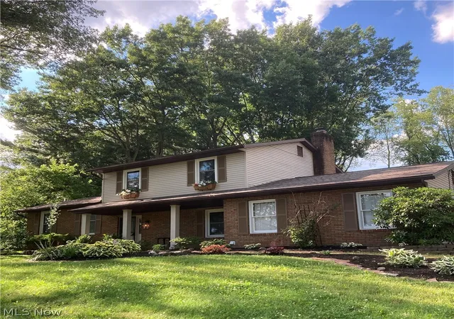 Homes for sale in Mogadore, OH | 165 Woodsdale Dr, Mogadore, OH 44260 | MLS# 5220923