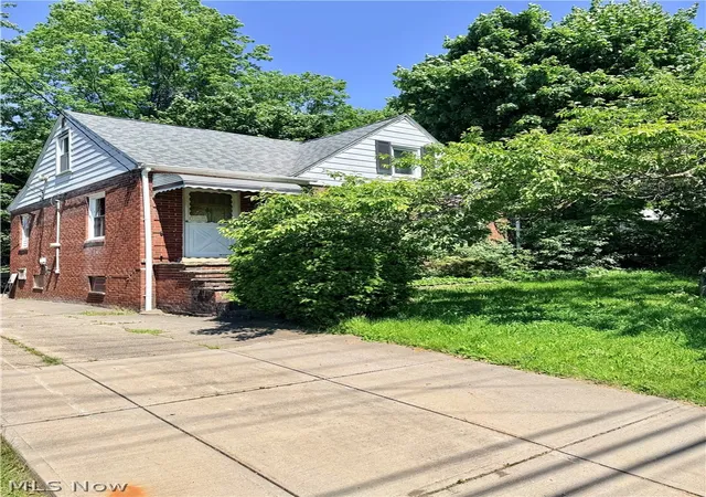 Homes for sale in South Euclid, OH | 817 S Green Rd, South Euclid, OH 44121 | MLS# 5220904