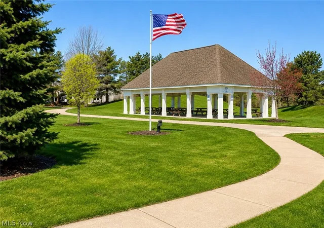 Listing Photo 2 - Condo for sale in building located at 546 Hyannis Prt Cir, Avon Lake, OH 44012 - Unit #