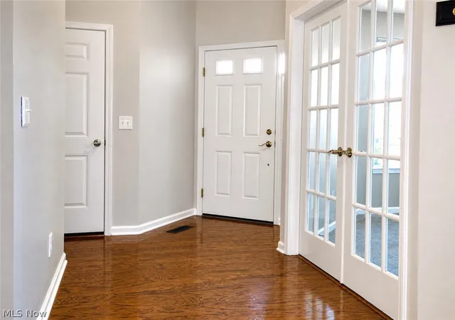 Photo 4 of Sale Pending at 546 Hyannis Port Cir, Avon Lake, OH 44012 | MLS# 5220958 | Listing updated on 2026-07-24