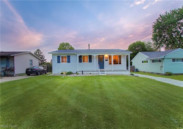 Homes for sale in North Canton, OH | 1222 Valley Dr, North Canton, OH 44720 | MLS# 5220814
