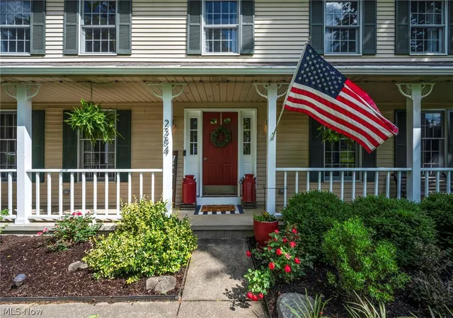 Homes for sale in Uniontown, OH | 2384 Twin Lakes Dr, Uniontown, OH 44685 | MLS# 5218919