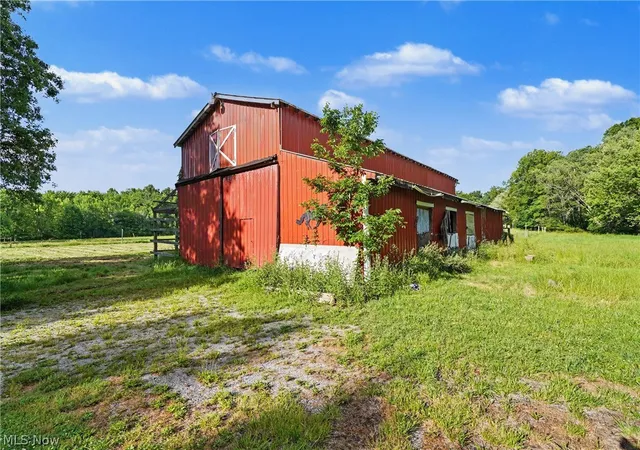 Photo 3 of Sale Pending at 1911 Oriel Rogers Rd, Girard, OH 44420 | MLS# 5198161 | Listing updated on 2026-09-28