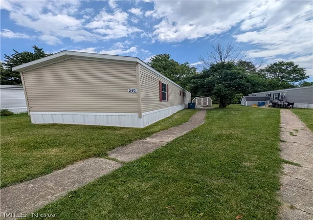 Homes for sale in Elyria, OH | 240 Cherry Bottom Glen, Elyria, OH 44035 | MLS# 5221059