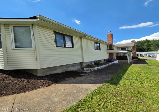 3rd image of 636 Lincoln Ave, Struthers, OH 44471 | MLS# 5221000