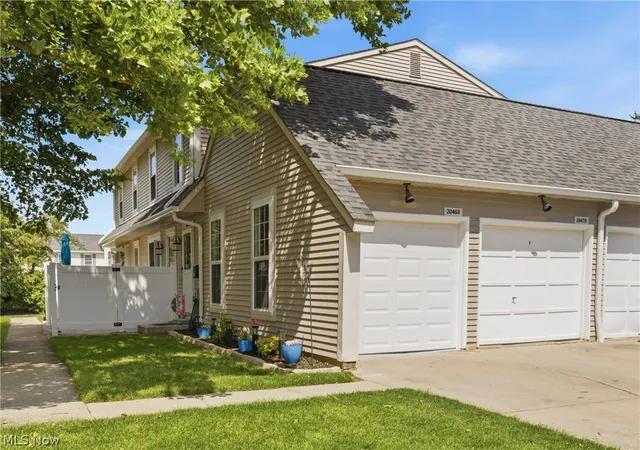 Homes for sale in Middleburg Heights, OH | 20468 Williamsburg Ct #208C, Middleburg Heights, OH 44130 | MLS# 5221046