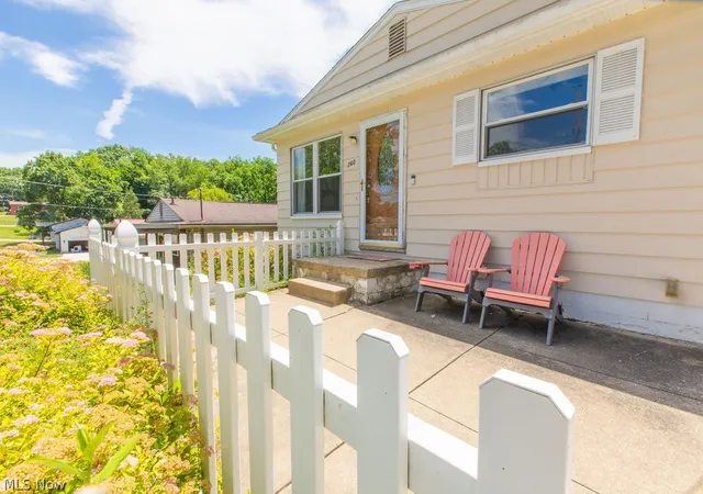 Photo 3 of Sale Pending at 260 Horn St, Barberton, OH 44203 | MLS# 5221095 | Listing updated on 2026-06-26