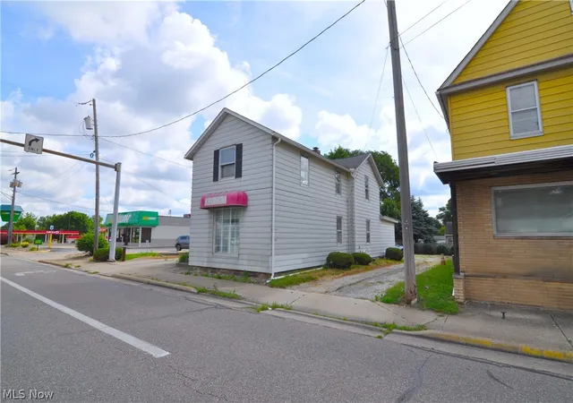 2nd image of 25 31st St Sw, Barberton, OH 44203 | MLS# 5220929
