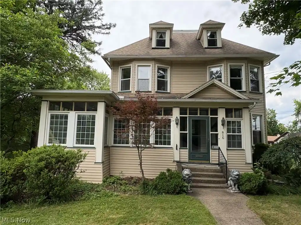 Photo 1 of Sale Pending at 816 N Market St, Lisbon, OH 44432 | MLS# 5215399 | Listing updated on 2026-10-28