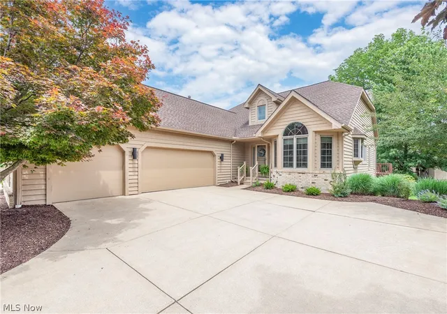 2nd image of 2137 Waters Edge Dr, Westlake, OH 44145 | MLS# 5220930