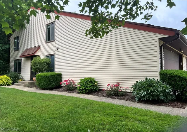 Homes for sale in Solon, OH | 32623 Jefferson Dr, Solon, OH 44139 | MLS# 5221017