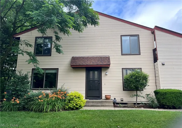 Homes for sale in Solon, OH | 32623 Jefferson Dr, Solon, OH 44139 | MLS# 5221017