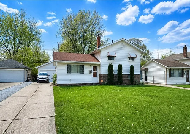 Homes for sale in Bedford Heights, OH | 5532 Vickie Ln, Bedford Heights, OH 44146 | MLS# 5221203